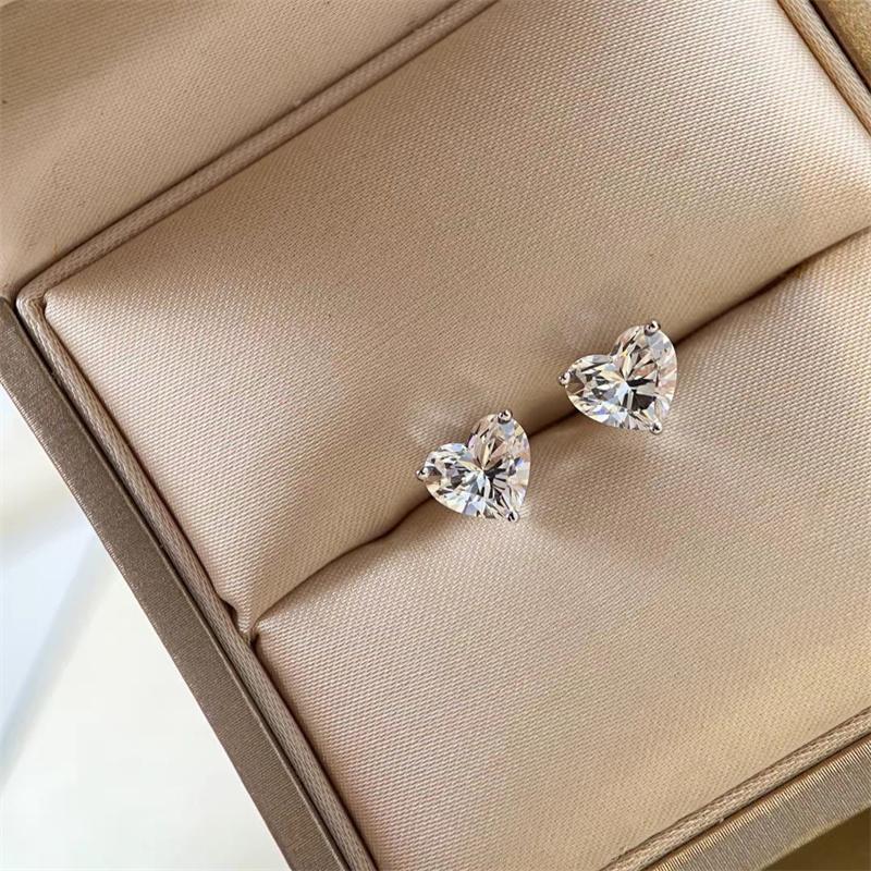 925 Sterling Silver Shiny Zirconia Heart Earrings for Women Exquisite Party Wedding Jewelry Accessories Gold
925 Sterling Silver Shiny Zirconia Heart Earrings for Women Exquisite Party Wedding Jewelry Accessories Gold