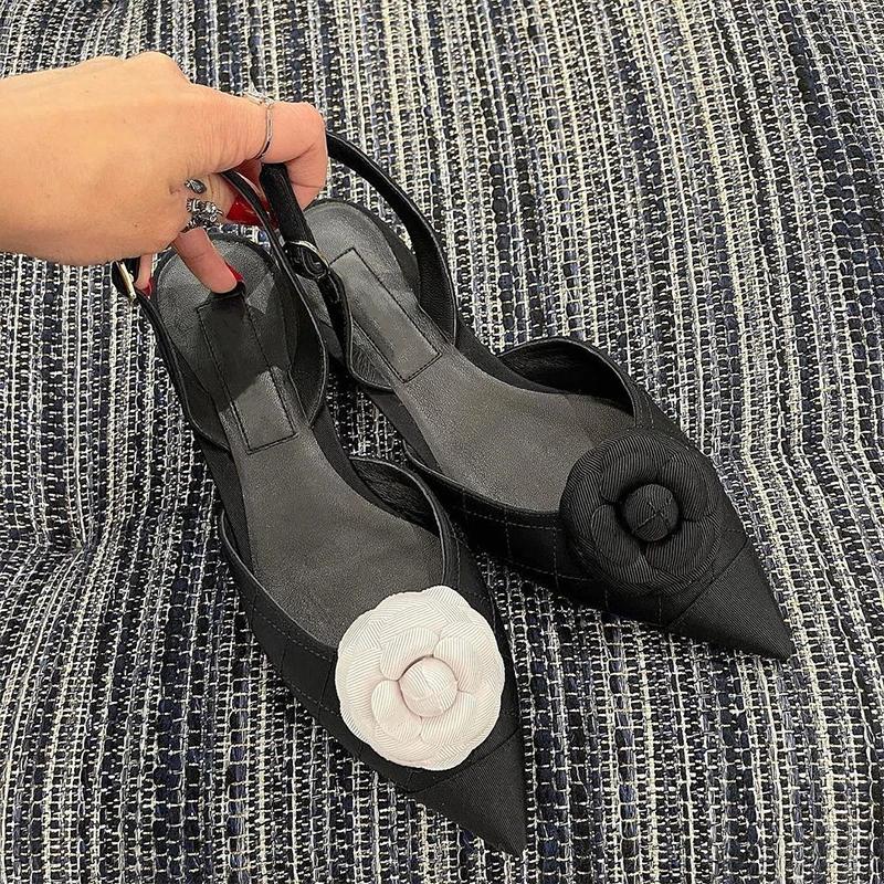 Camellia sandals 2024 summer new genuine leather French socialite flat shoes with pointed toe and Muller shoes at the back 35
Camellia sandals 2024 summer new genuine leather French socialite flat shoes with pointed toe and Muller shoes at the back 35