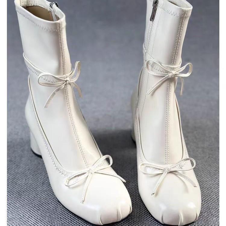 New round head niche design ballet style heightening bow thin boots women s thick heel side zipper small short boots 35 білий
New round head niche design ballet style heightening bow thin boots women s thick heel side zipper small short boots 35 білий
