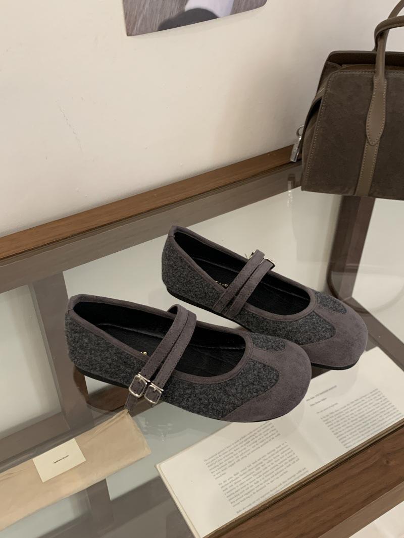 Korean version of retro soft-soled Mary Jane women s shoes 2025 new French temperament low-heeled double buckle with light mouth single shoes 39 серый
Korean version of retro soft-soled Mary Jane women s shoes 2025 new French temperament low-heeled double buckle with light mouth single shoes 39 серый