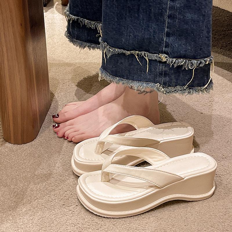 Thick-soled foot-pinched flip-flops for women s new summer slope heel vacation round head versatile cool slippers 35 чёрный
Thick-soled foot-pinched flip-flops for women s new summer slope heel vacation round head versatile cool slippers 35 чёрный