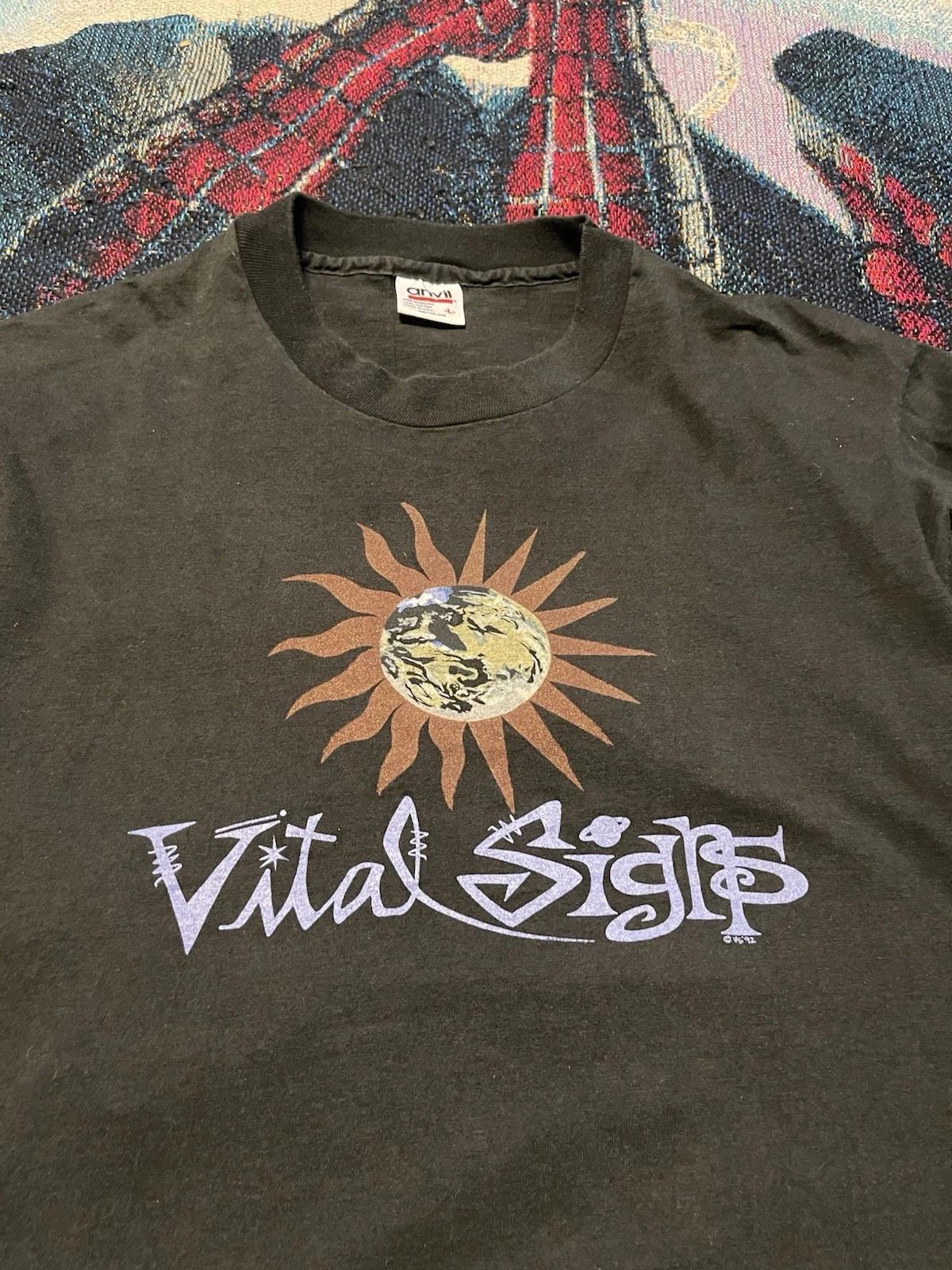Винтажная футболка с мерчем группы Vital Signs, тур 90-х, мужская L, Тигр Выживший, двусторонняя XL
Винтажная футболка с мерчем группы Vital Signs, тур 90-х, мужская L, Тигр Выживший, двусторонняя XL