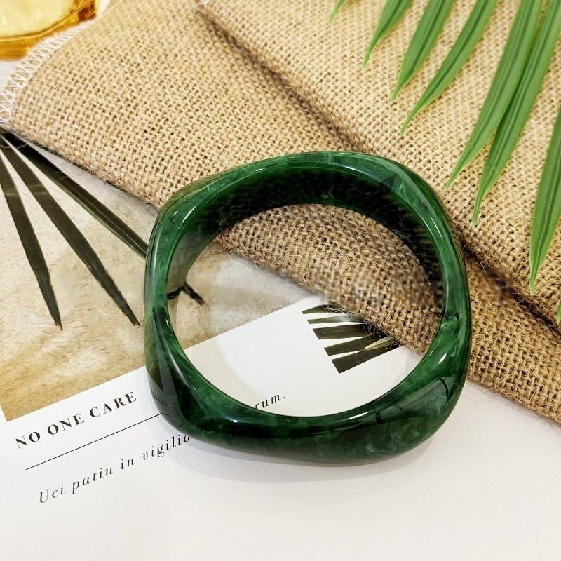 DIEZI New Arrival Hip Hop Irregular Resin Wide Bangles Fashion Round Geometric Acrylic Bangles For Women Bracelet Men Jewelry темно-зеленого
DIEZI New Arrival Hip Hop Irregular Resin Wide Bangles Fashion Round Geometric Acrylic Bangles For Women Bracelet Men Jewelry темно-зеленого
