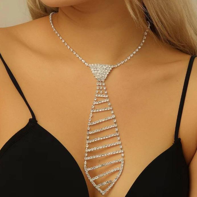 Trendy Rhinestone-Embellished Women’s Necklace – Unique Exaggerated Design серебряный
Trendy Rhinestone-Embellished Women’s Necklace – Unique Exaggerated Design серебряный