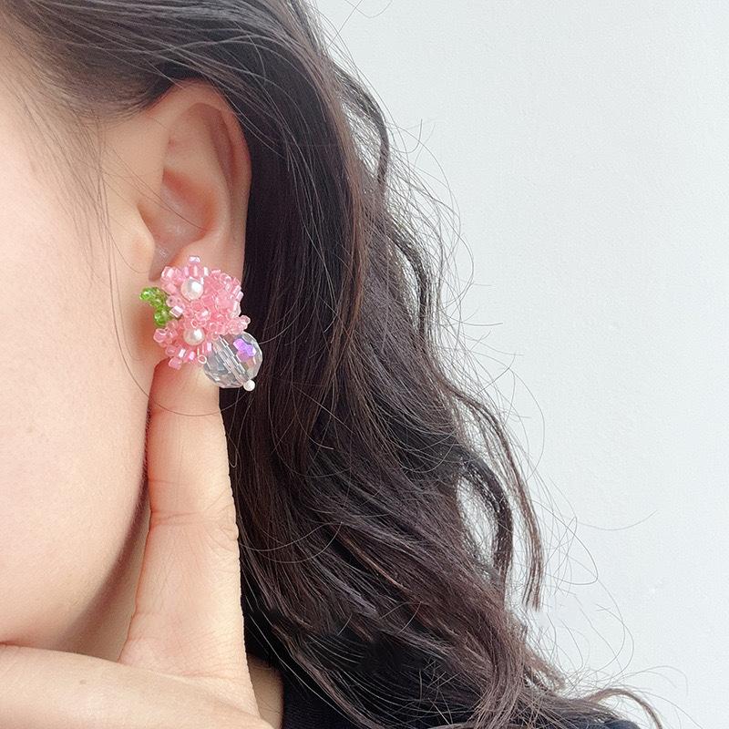 Resin Pearl Rice Bead Round Flower Cluster Earrings Sweet and Fresh Niche Earrings Fashion Versatile Temperament Earrings
Resin Pearl Rice Bead Round Flower Cluster Earrings Sweet and Fresh Niche Earrings Fashion Versatile Temperament Earrings