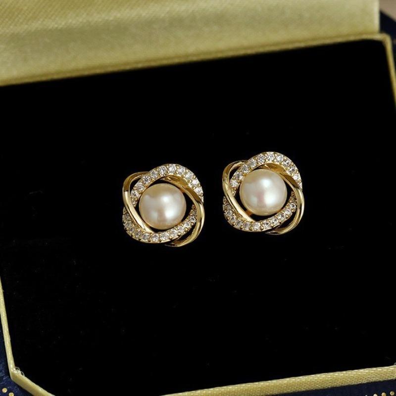 Freshwater Pearl Stud Earrings - Versatile Earrings for All Occasions. Luxurious and Elegant Ear Ornaments That Are Good for Your Ears. золотой
Freshwater Pearl Stud Earrings - Versatile Earrings for All Occasions. Luxurious and Elegant Ear Ornaments That Are Good for Your Ears. золотой