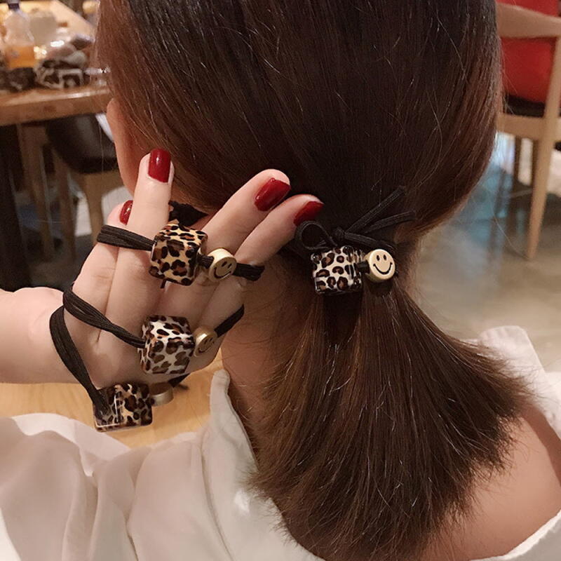 Square Leopard Smile Hair Band 4P SET 4P evenly
Square Leopard Smile Hair Band 4P SET 4P evenly
