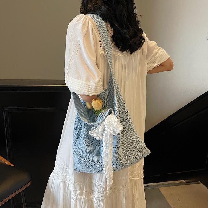 Summer popular hollow armpit bag women 2025 new fashion portable shoulder bag beach vacation tote bag синій
Summer popular hollow armpit bag women 2025 new fashion portable shoulder bag beach vacation tote bag синій
