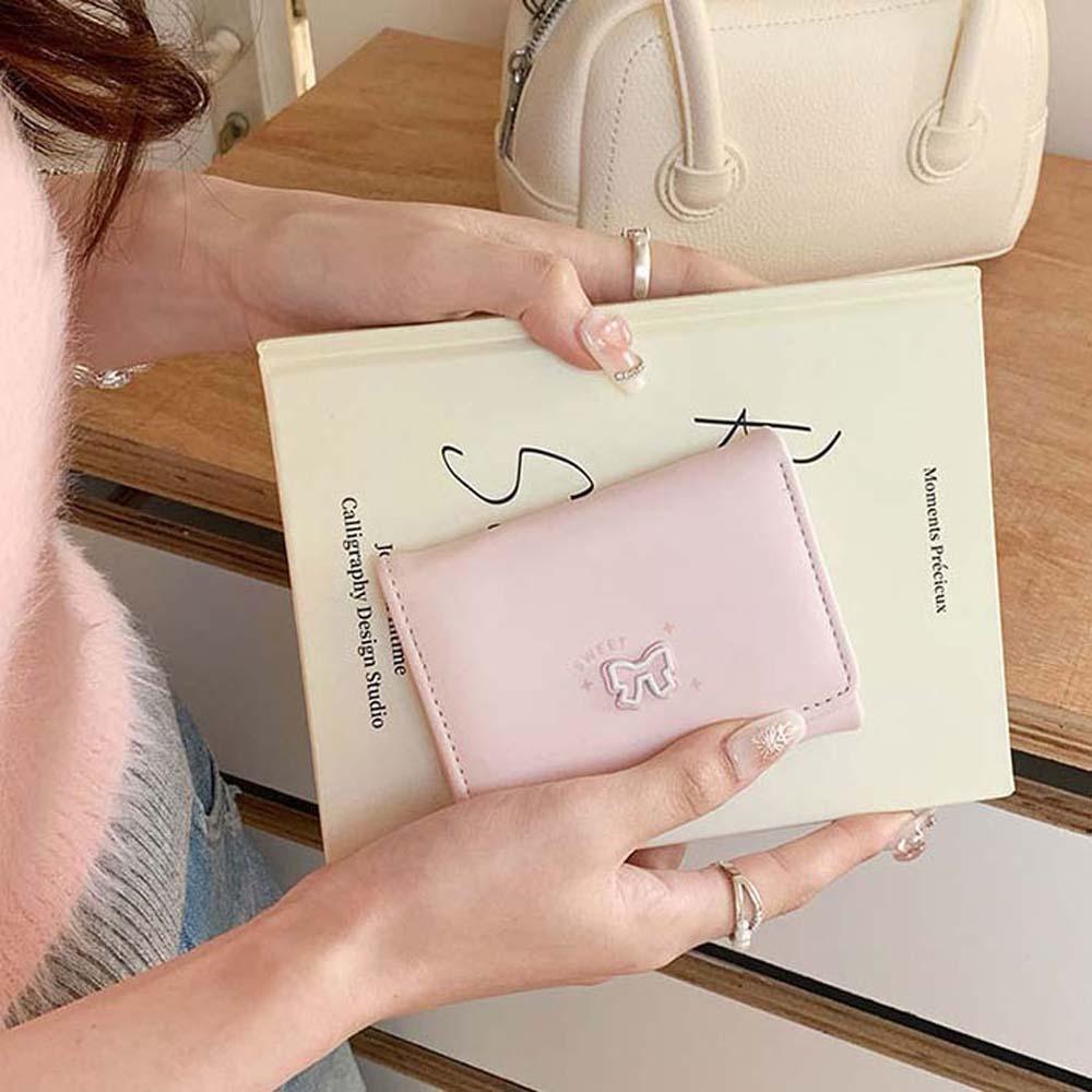 Portable Bow Lady Purses Three Fold Multiple Card Bag Storage Bag Short PU Wallet Girls синій
Portable Bow Lady Purses Three Fold Multiple Card Bag Storage Bag Short PU Wallet Girls синій