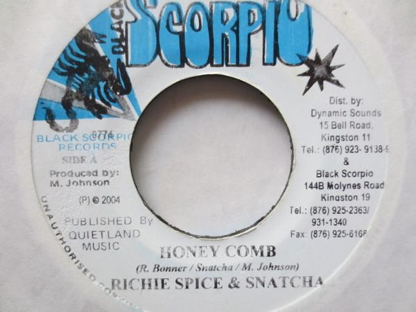 7inch Record RICHIE SPICE & SNATCHA DOG - Honey Comb 0776 Black Scorpio 2004 Jamaica Reggae, Ska & Dub Used
7inch Record RICHIE SPICE & SNATCHA DOG - Honey Comb 0776 Black Scorpio 2004 Jamaica Reggae, Ska & Dub Used