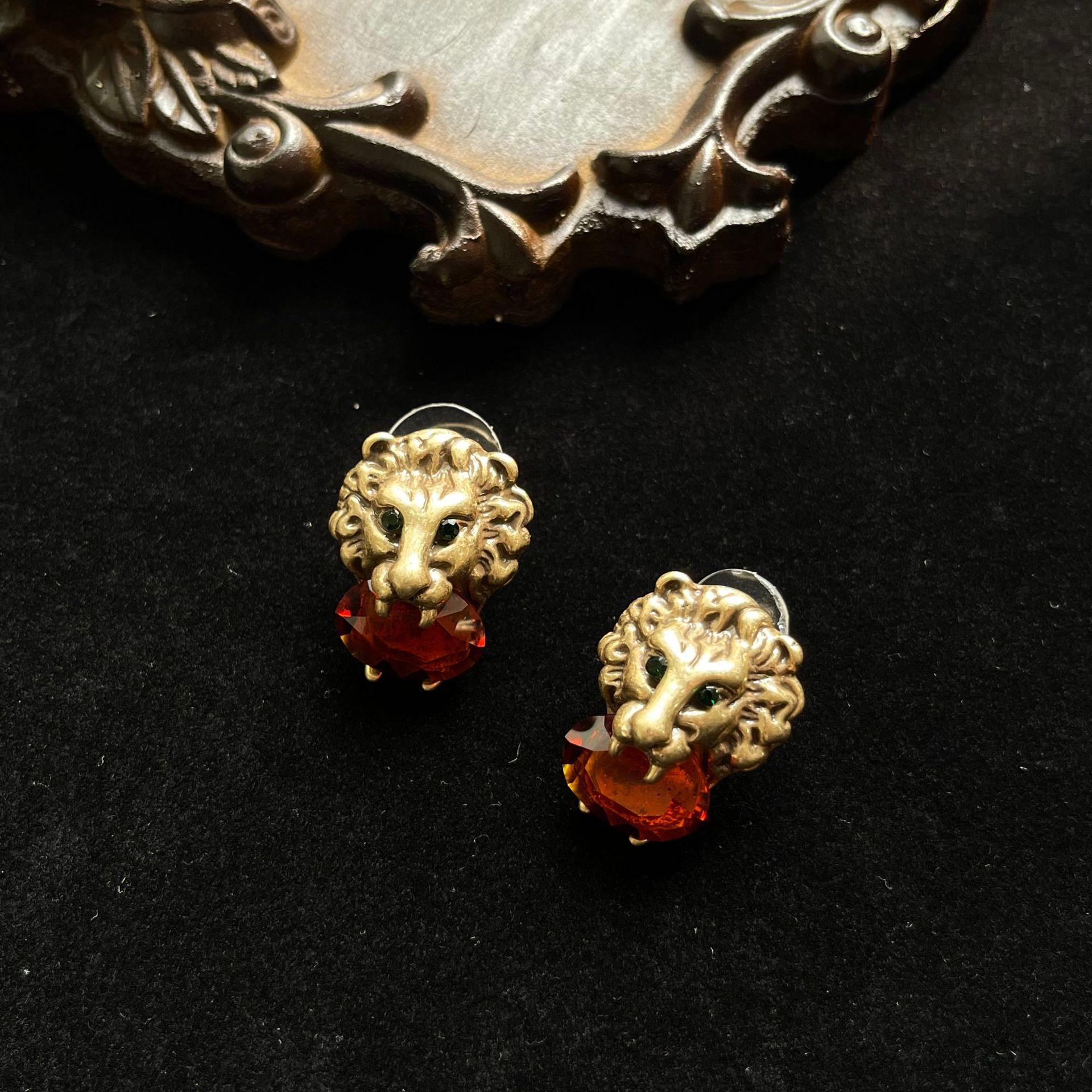 Vintage Brass Lion Earrings with Cubic Zirconia, 925 Silver Posts, Distressed Western Court Style.
Vintage Brass Lion Earrings with Cubic Zirconia, 925 Silver Posts, Distressed Western Court Style.