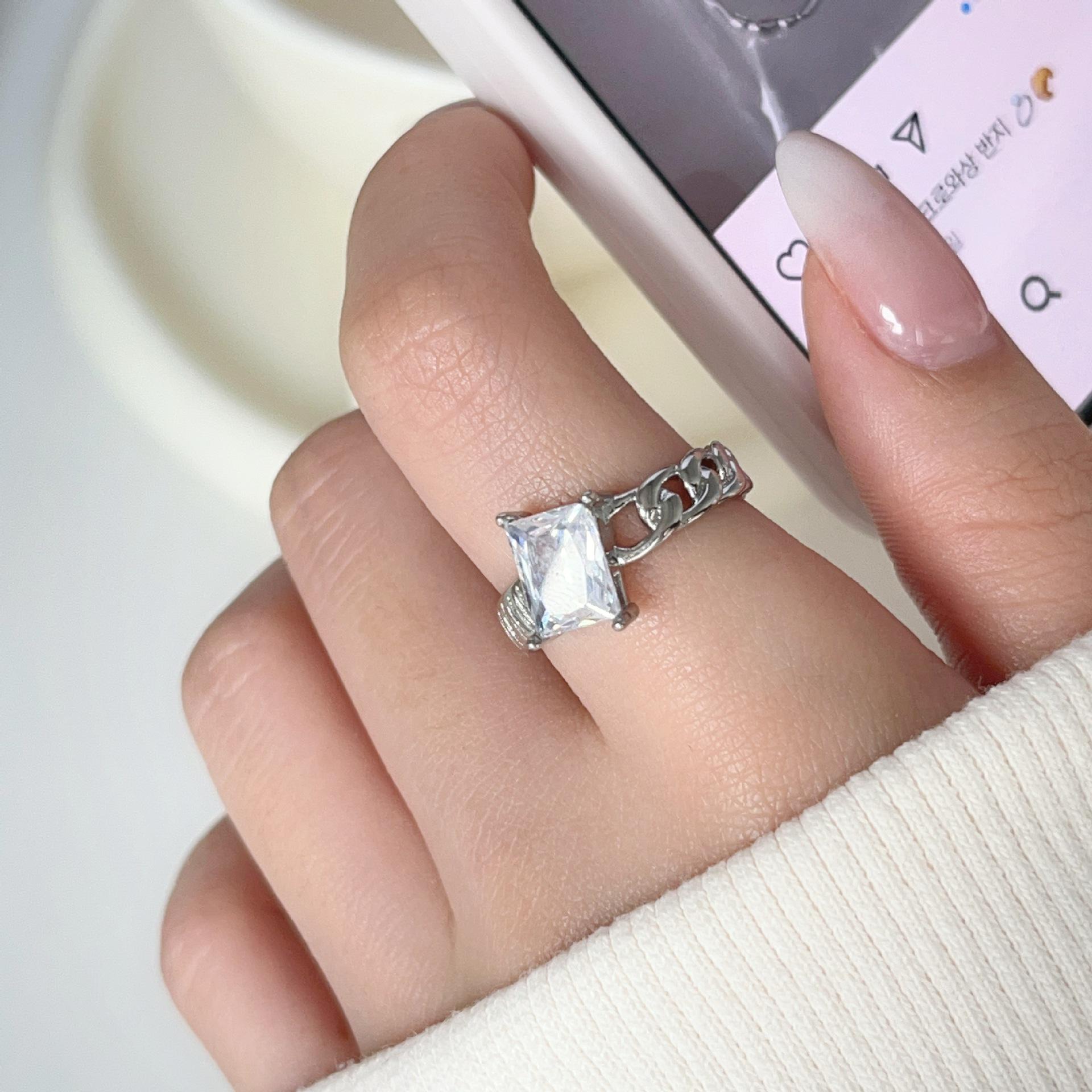 Korean Internet Celebrity Zirconia Ring with Chain Decoration - Luxurious and Stylish Open Design Adjustable Open
Korean Internet Celebrity Zirconia Ring with Chain Decoration - Luxurious and Stylish Open Design Adjustable Open