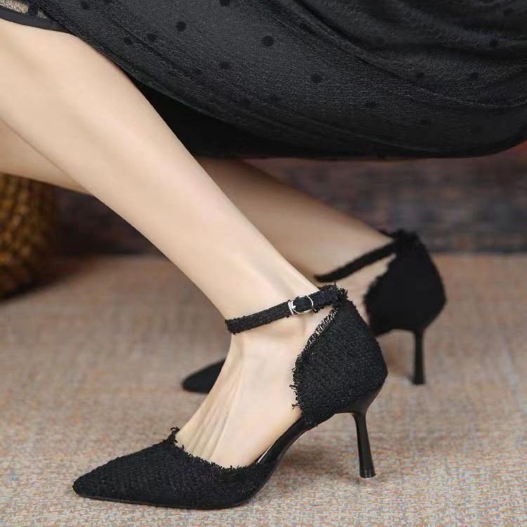 French white high heels women s 2025 autumn new small fragrant style hollow thin heel one-word buckle temperament single shoes 43
French white high heels women s 2025 autumn new small fragrant style hollow thin heel one-word buckle temperament single shoes 43