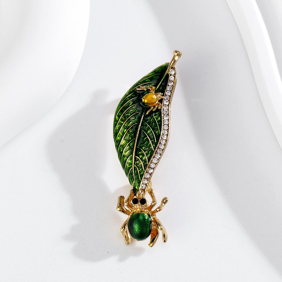 Creative Retro Plant Crystal Brooch Pin For Women Lady Elegant Insect Brooches Casual Corsage Exquisite Wedding Party Jewelry
Creative Retro Plant Crystal Brooch Pin For Women Lady Elegant Insect Brooches Casual Corsage Exquisite Wedding Party Jewelry