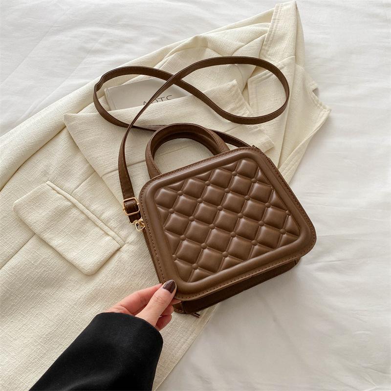 Модная сумка-ромб корейская версия однотонная 2025 весна-лето новая универсальная ins на плечо кроссбоди маленькая квадратная сумка
Модная сумка-ромб корейская версия однотонная 2025 весна-лето новая универсальная ins на плечо кроссбоди маленькая квадратная сумка