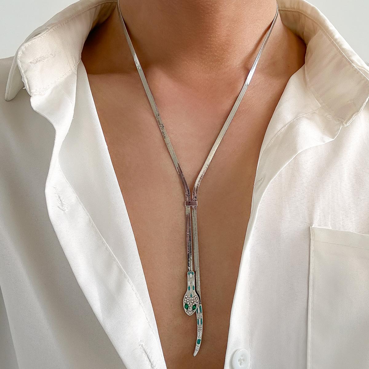 Ingemark Unique Smooth Twisted Snake Chain Necklace for Women 2025 New Fashion Temperament Cross Link Choker Wed Neck Jewelry
Ingemark Unique Smooth Twisted Snake Chain Necklace for Women 2025 New Fashion Temperament Cross Link Choker Wed Neck Jewelry