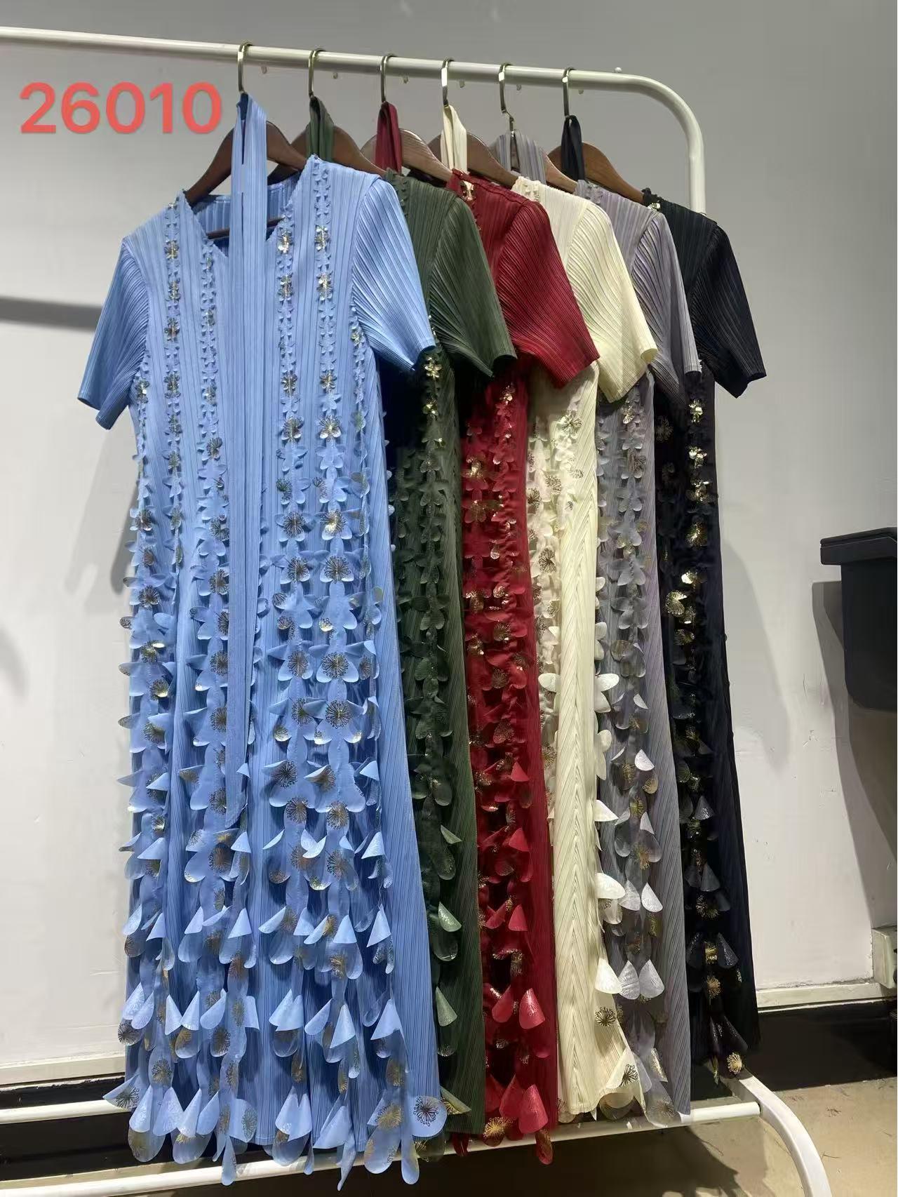 Spring 2026 Slimming Pleated Mid-Length Dress - New Hot Stamping, Short Sleeve, Cinched Waist One Size чёрный
Spring 2026 Slimming Pleated Mid-Length Dress - New Hot Stamping, Short Sleeve, Cinched Waist One Size чёрный