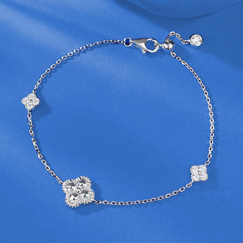 Hui Zhiyi 2024 S925 Silver Four-Leaf Clover Bracelet/Anklet - Elegant, Versatile, Full Diamond Style S925 Silver
Hui Zhiyi 2024 S925 Silver Four-Leaf Clover Bracelet/Anklet - Elegant, Versatile, Full Diamond Style S925 Silver