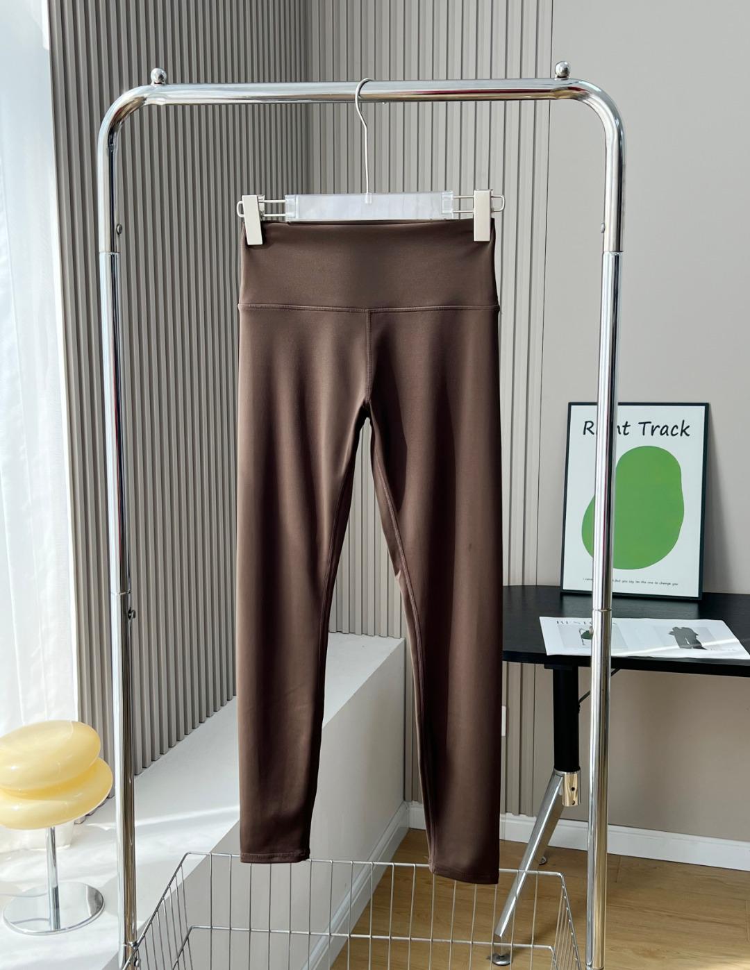 AL Women s High Waist Nude Feel Yoga Pants - Tummy Control, Quick-Dry, Breathable, Hip-Lifting, Leg-Lengthening Fitness & Dance Tights. L кавовий
AL Women s High Waist Nude Feel Yoga Pants - Tummy Control, Quick-Dry, Breathable, Hip-Lifting, Leg-Lengthening Fitness & Dance Tights. L кавовий