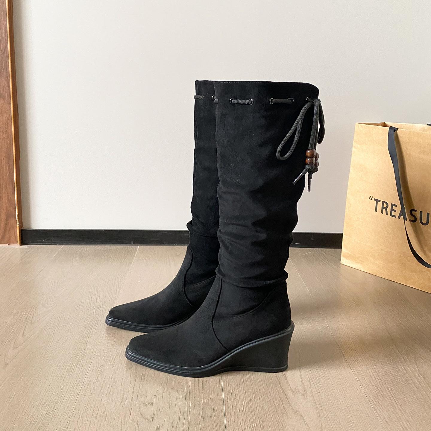 Suede retro pointed boots children 2025 new high-heeled boots belt buckle thick-soled high-heeled fashion boots 40 чорний
Suede retro pointed boots children 2025 new high-heeled boots belt buckle thick-soled high-heeled fashion boots 40 чорний