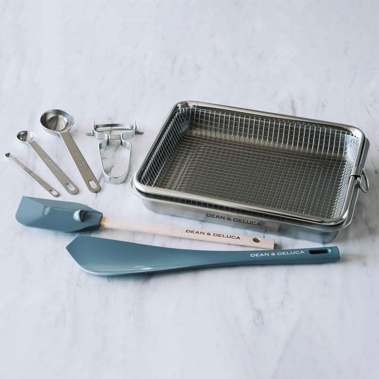 Поднос из нержавеющей стали DEAN & DELUCA с крышкой и набором кухонных инструментов
Поднос из нержавеющей стали DEAN & DELUCA с крышкой и набором кухонных инструментов