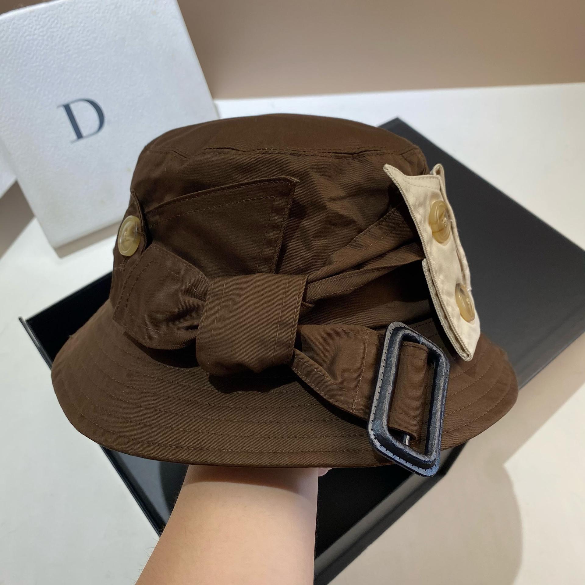 Four Seasons Pure Cotton Japanese Designer Original Bucket Hat Personalized Belt Button Basin Hat Casual Hat Women Adjustable темно-коричневого кольору
Four Seasons Pure Cotton Japanese Designer Original Bucket Hat Personalized Belt Button Basin Hat Casual Hat Women Adjustable темно-коричневого кольору