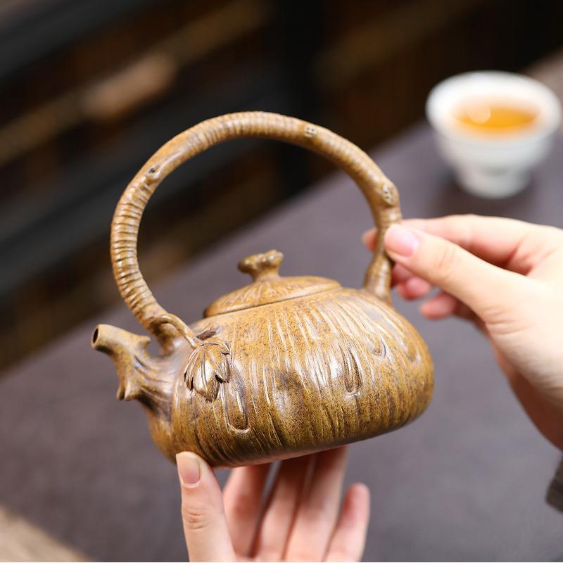 400ml Yixing Purple Clay Teapots Handmade Lifting Handle Pot Raw Ore Wood-fired Porcelain Mud Kettle With Infuser Zisha Tea Set
400ml Yixing Purple Clay Teapots Handmade Lifting Handle Pot Raw Ore Wood-fired Porcelain Mud Kettle With Infuser Zisha Tea Set