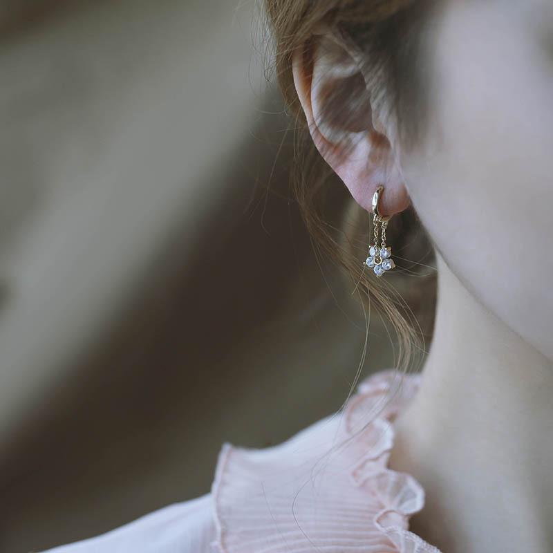 S925 Sterling Silver Floral Earrings for Women - Elegant, Fashionable, and Versatile Jewelry 925 Silver
S925 Sterling Silver Floral Earrings for Women - Elegant, Fashionable, and Versatile Jewelry 925 Silver