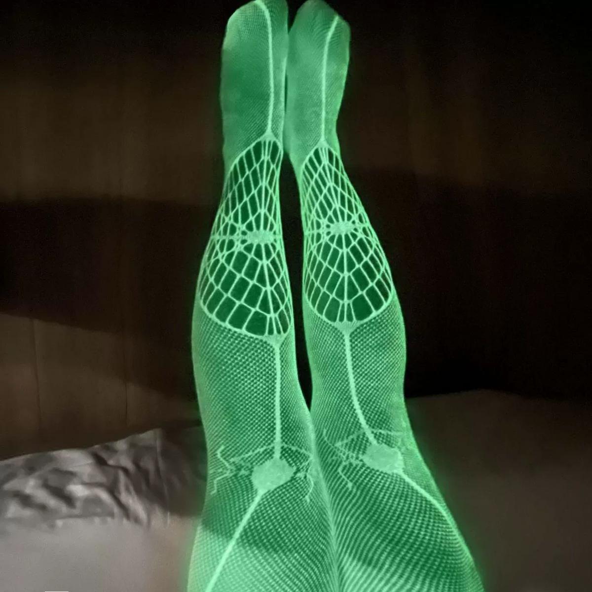 Halloween luminous stockings female fishing net fluorescent hollow temptation sexy dancing club luminous upside down spider web socks
Halloween luminous stockings female fishing net fluorescent hollow temptation sexy dancing club luminous upside down spider web socks