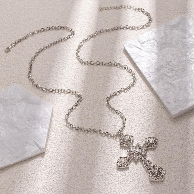 Панк-ожерелье, ретро кулон-крест с инкрустацией бриллиантами, нишевое высококлассное ожерелье из сплава в стиле легкой роскоши.