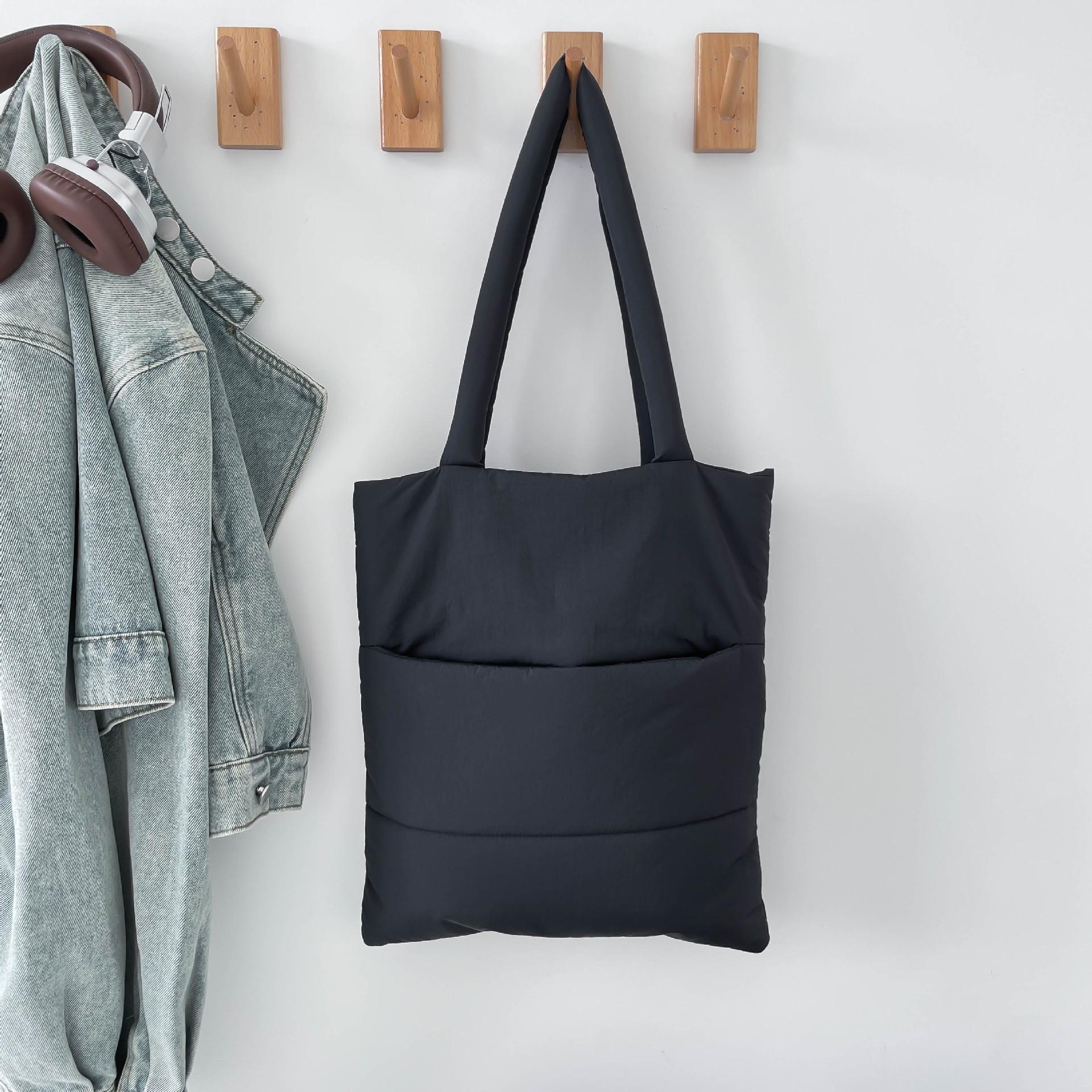Simple Cott Clothing Bag Lightweight Commuting Tote Bag Large Capacity Fashiable Embroidery Thread Travel Handbag чёрный
Simple Cott Clothing Bag Lightweight Commuting Tote Bag Large Capacity Fashiable Embroidery Thread Travel Handbag чёрный