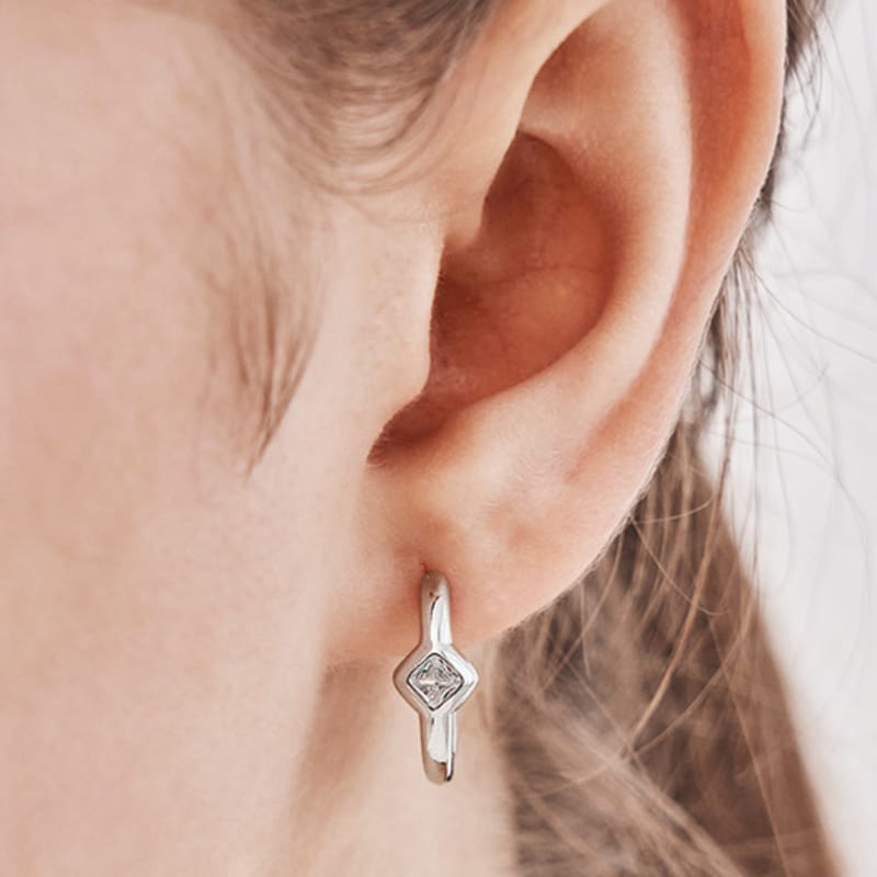 GEIGER Jewelry Silver Square Point Waterdrop Hoop Earrings GISVEE151 white gold
GEIGER Jewelry Silver Square Point Waterdrop Hoop Earrings GISVEE151 white gold