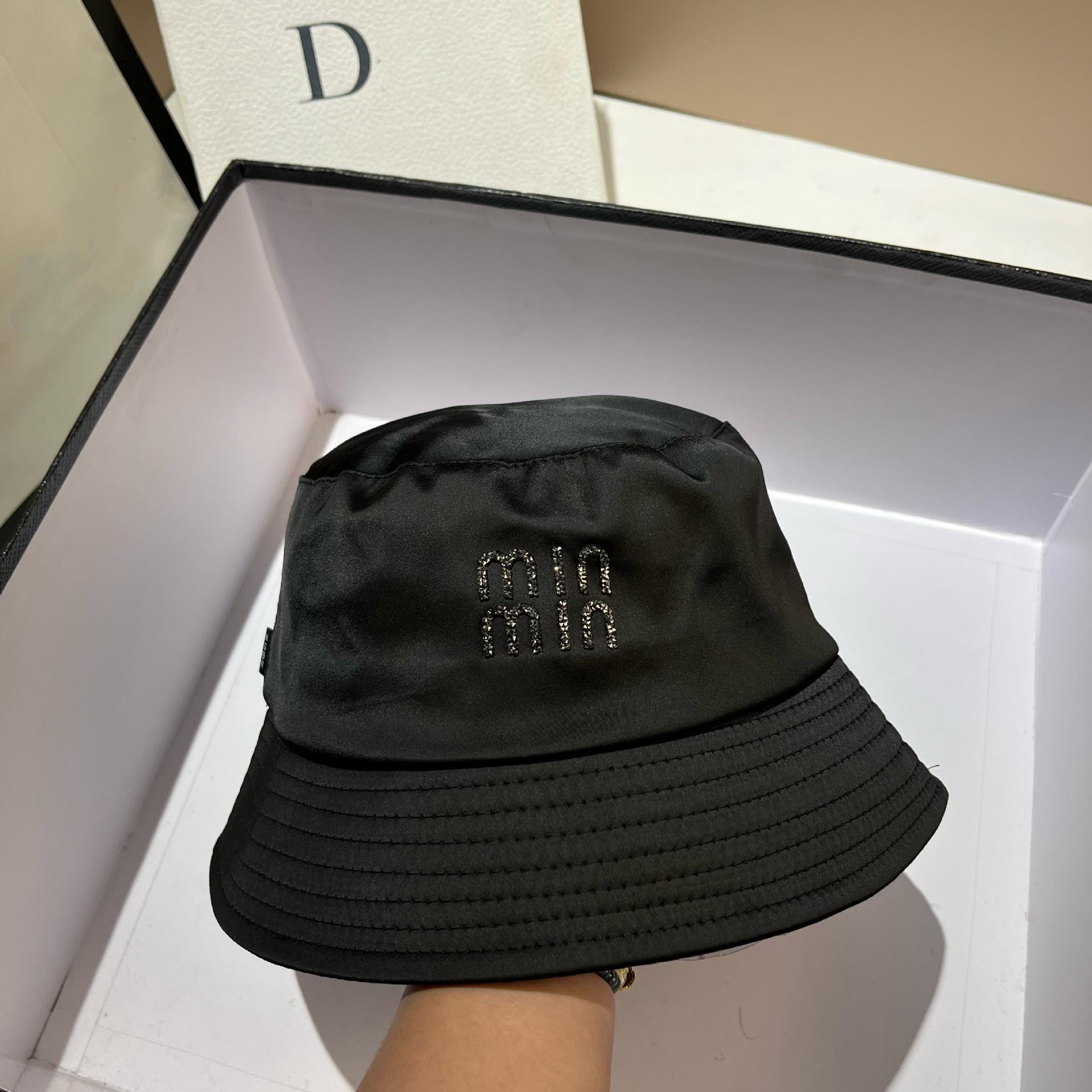 Drill Min Acetate Bucket Hat Spring And Summer Glossy Satin Casual Basin Hat Outdoor Versatile Simple Shade Adjustable чорний
Drill Min Acetate Bucket Hat Spring And Summer Glossy Satin Casual Basin Hat Outdoor Versatile Simple Shade Adjustable чорний