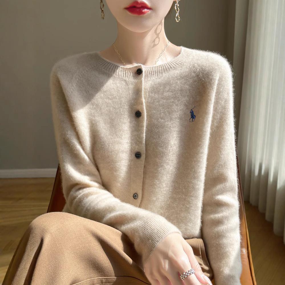 Spring/Summer Slim Fit Crew Neck Knit Cardigan with Embroidery XL fits 125-135 jin
Spring/Summer Slim Fit Crew Neck Knit Cardigan with Embroidery XL fits 125-135 jin