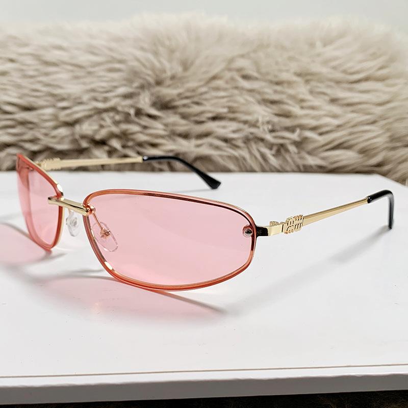 2025 new Korean version of curved frameless y2k millennial spice girls style sunglasses women s trendy fashionable high-end sunglasses
2025 new Korean version of curved frameless y2k millennial spice girls style sunglasses women s trendy fashionable high-end sunglasses
