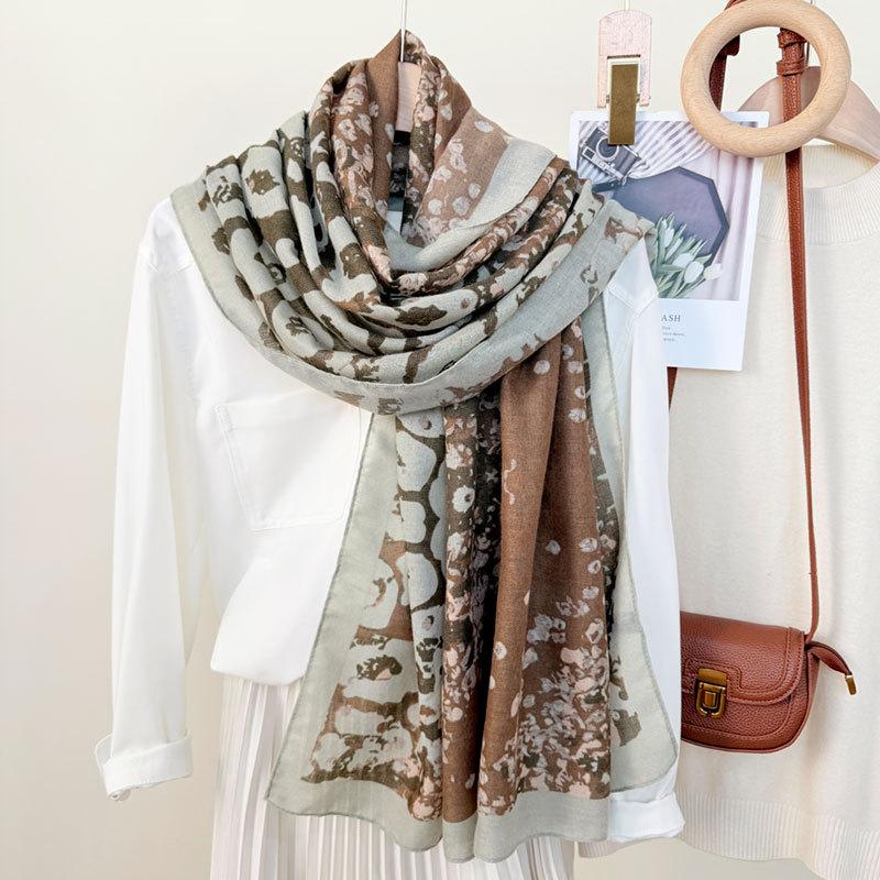Korean Version of Spring and Summer New Leopard Print Scarf Thin Silky Shawl Travel Sun Protection Beach Towel Women s Scarf 85*180
Korean Version of Spring and Summer New Leopard Print Scarf Thin Silky Shawl Travel Sun Protection Beach Towel Women s Scarf 85*180
