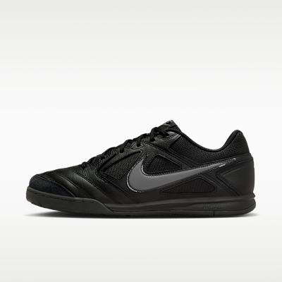 Nike Gato Black Pencil Point 35.5
Nike Gato Black Pencil Point 35.5