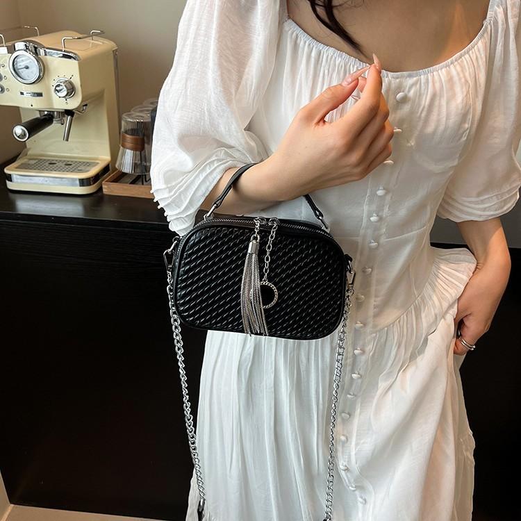 Crossbody small square bag, this year s popular bag new high-end texture chain mobile phone bag fashionable women s bag белый
Crossbody small square bag, this year s popular bag new high-end texture chain mobile phone bag fashionable women s bag белый