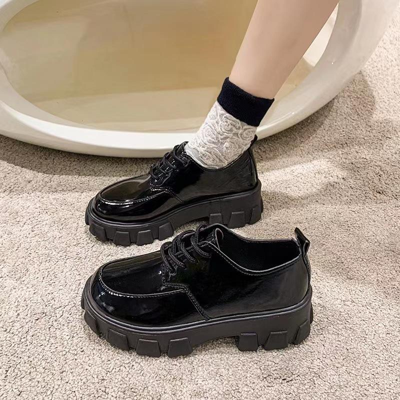 Lace-up small leather shoes women s new spring British style student retro platform shoes small muffin shoes women 35
Lace-up small leather shoes women s new spring British style student retro platform shoes small muffin shoes women 35