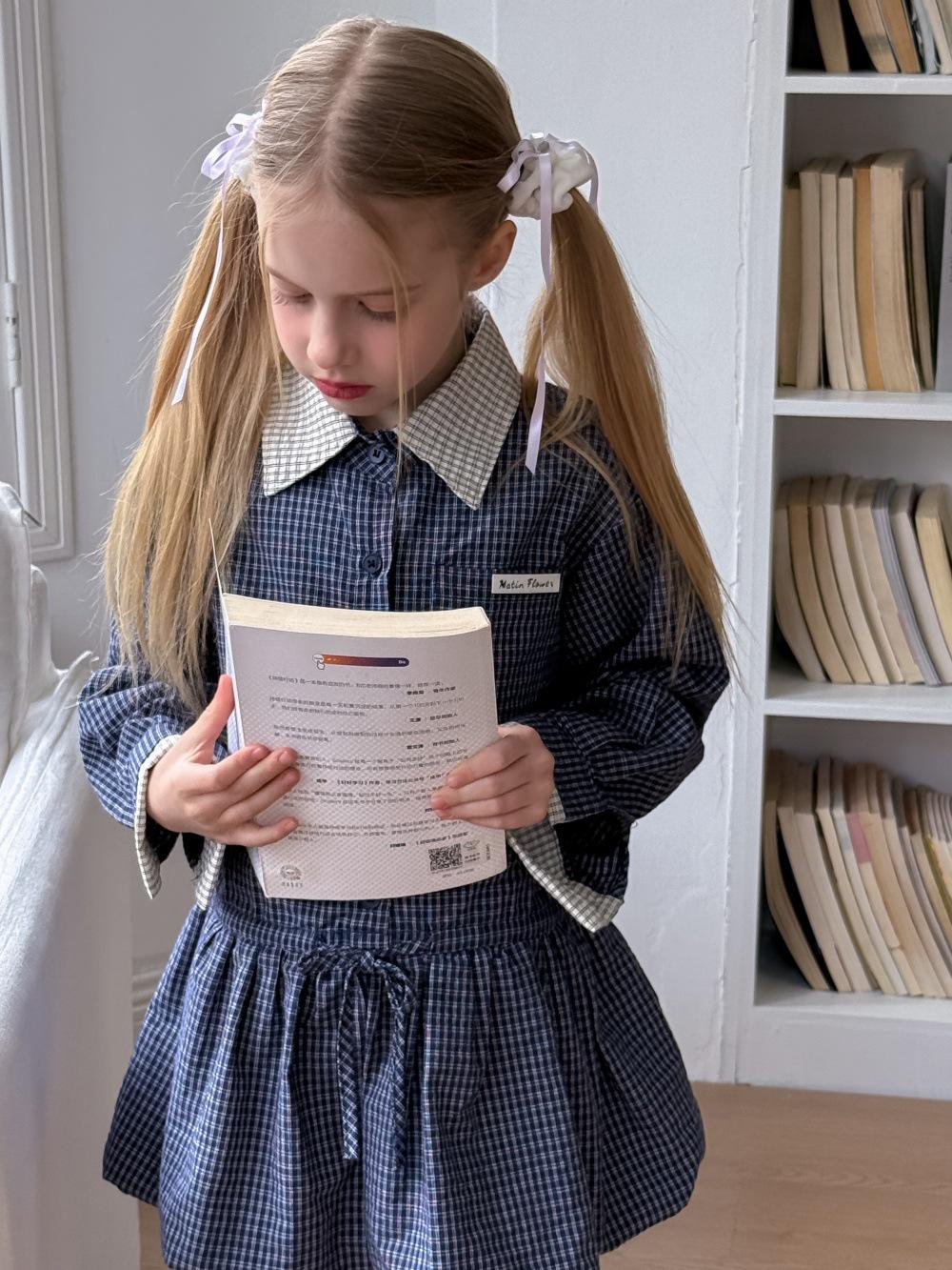 Платье для девочек 2025 года, синее в клетку, винтажное, с воротником Питер Пэн, с длинным рукавом 150 cm синий
Платье для девочек 2025 года, синее в клетку, винтажное, с воротником Питер Пэн, с длинным рукавом 150 cm синий