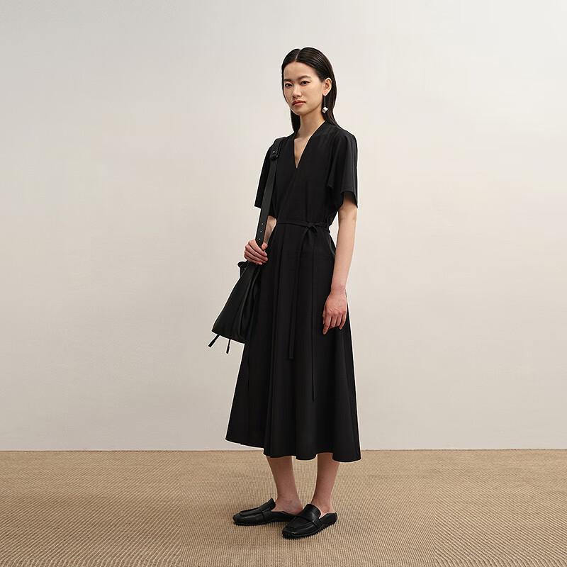 LESS Women s Merino Wool Blend V-Neck A-Line Dress S
LESS Women s Merino Wool Blend V-Neck A-Line Dress S