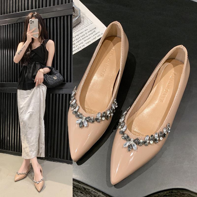 Tip inner height increase 2025 spring and autumn single shoes temperament pointed rhinestone patent leather inner height increase apricot patent leat 40 тілесний
Tip inner height increase 2025 spring and autumn single shoes temperament pointed rhinestone patent leather inner height increase apricot patent leat 40 тілесний