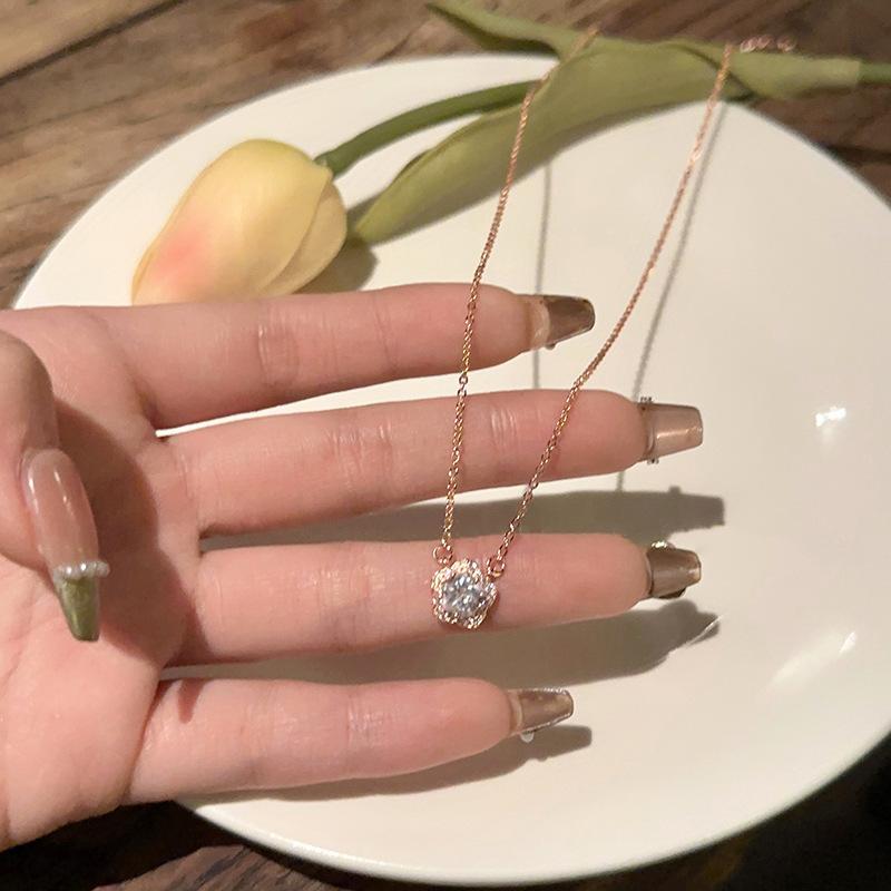 2024 French Style Plum Blossom Pendant 925 Sterling Silver Simple Necklace for Women , Fashion OL Jewelry Gift 925 silver рожевий колір золота
2024 French Style Plum Blossom Pendant 925 Sterling Silver Simple Necklace for Women , Fashion OL Jewelry Gift 925 silver рожевий колір золота