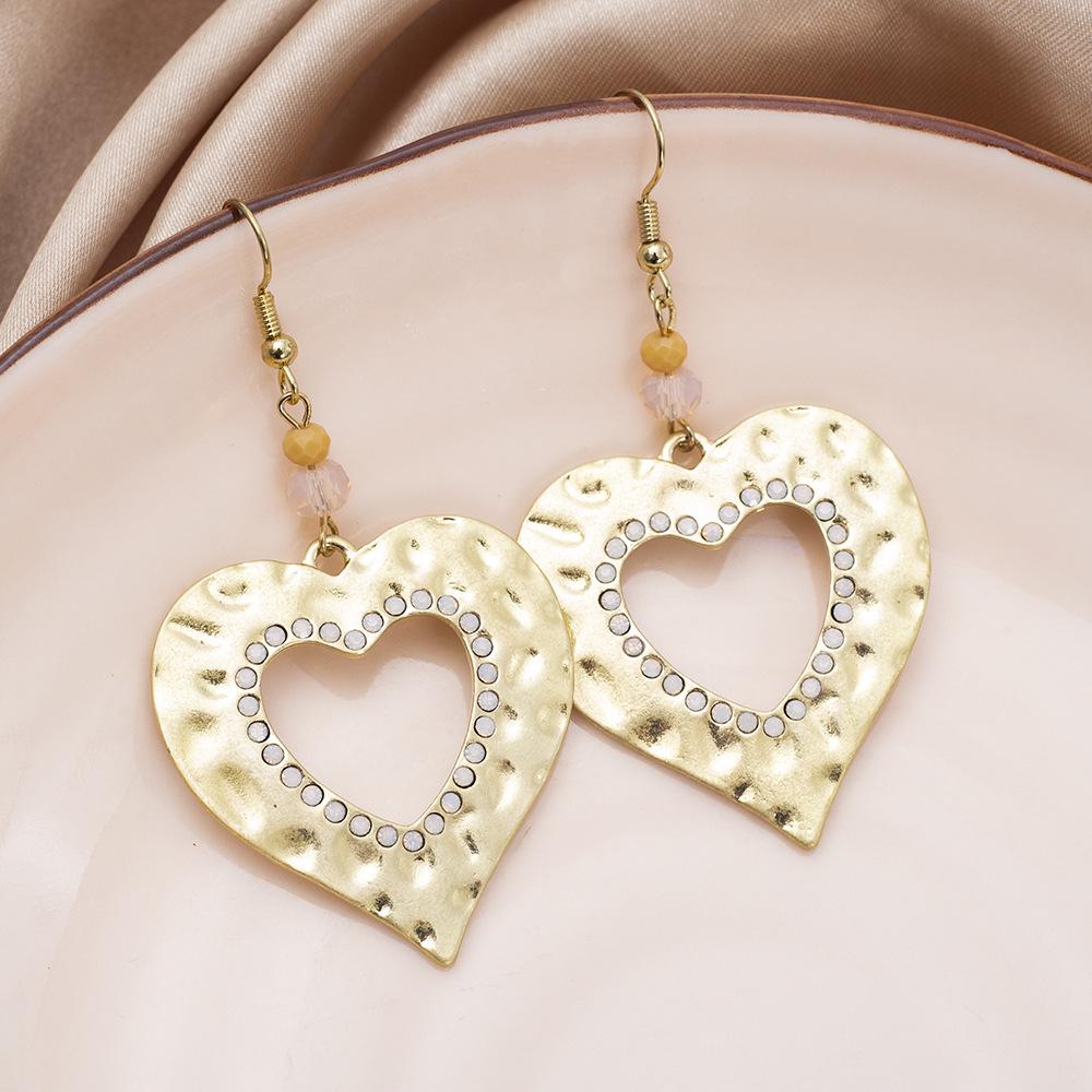 Retro Light Luxury Rhinestone Heart Earrings for Women - Zinc Alloy with Hollow Design золотой/песочный
Retro Light Luxury Rhinestone Heart Earrings for Women - Zinc Alloy with Hollow Design золотой/песочный