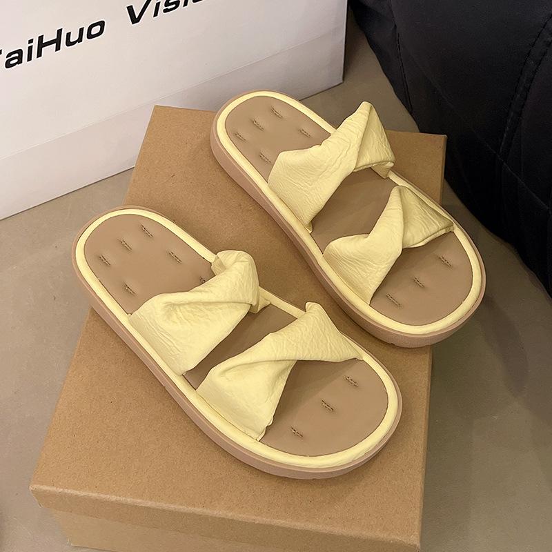 Slippers new summer wear one-word drag kink sandals sandals sofa slippers 40 жёлтый
Slippers new summer wear one-word drag kink sandals sandals sofa slippers 40 жёлтый