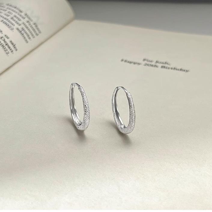 Серьги Матовое Серебро с Прожилками Женские Осенне-Зимние Легкие и Роскошные Модели Серьги-Кольца с Прожилками Чувство Старшинства Пуговицы для Ушей Женские Украшения
Серьги Матовое Серебро с Прожилками Женские Осенне-Зимние Легкие и Роскошные Модели Серьги-Кольца с Прожилками Чувство Старшинства Пуговицы для Ушей Женские Украшения