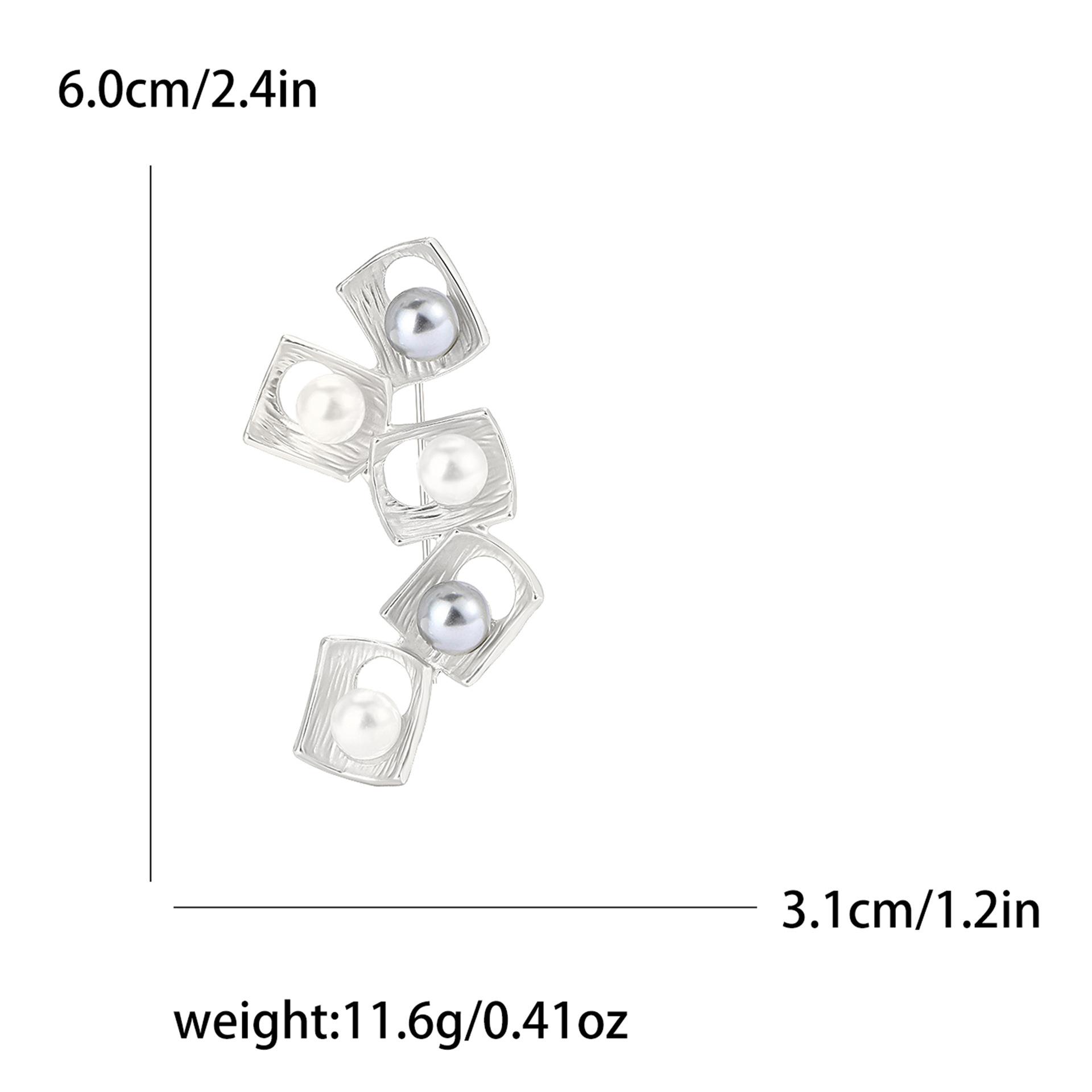 Персонализированная креативная брошь из сплава с жемчугом и тупым золотом, квадратная, высокого класса, темпераментная, мужская и женская одежда, корсаж, ювелирные изделия, булавка
Персонализированная креативная брошь из сплава с жемчугом и тупым золотом, квадратная, высокого класса, темпераментная, мужская и женская одежда, корсаж, ювелирные изделия, булавка