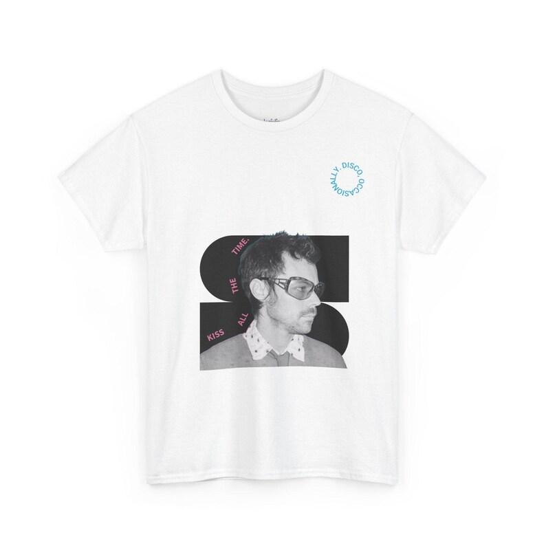 2026 Harry Styles Kiss All The Time Disco Occasionally Women T Shirt HS Fan Art Tee Album Shirt Unofficial Merch Gift for Fans 4XL
2026 Harry Styles Kiss All The Time Disco Occasionally Women T Shirt HS Fan Art Tee Album Shirt Unofficial Merch Gift for Fans 4XL