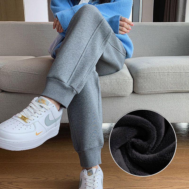 Maternity Plus Velvet Thickened Casual Sports Pants - Warm Belly Support Cotton Sweatpants for Autumn Winter One Size (suitable for 90-115 lbs)
Maternity Plus Velvet Thickened Casual Sports Pants - Warm Belly Support Cotton Sweatpants for Autumn Winter One Size (suitable for 90-115 lbs)
