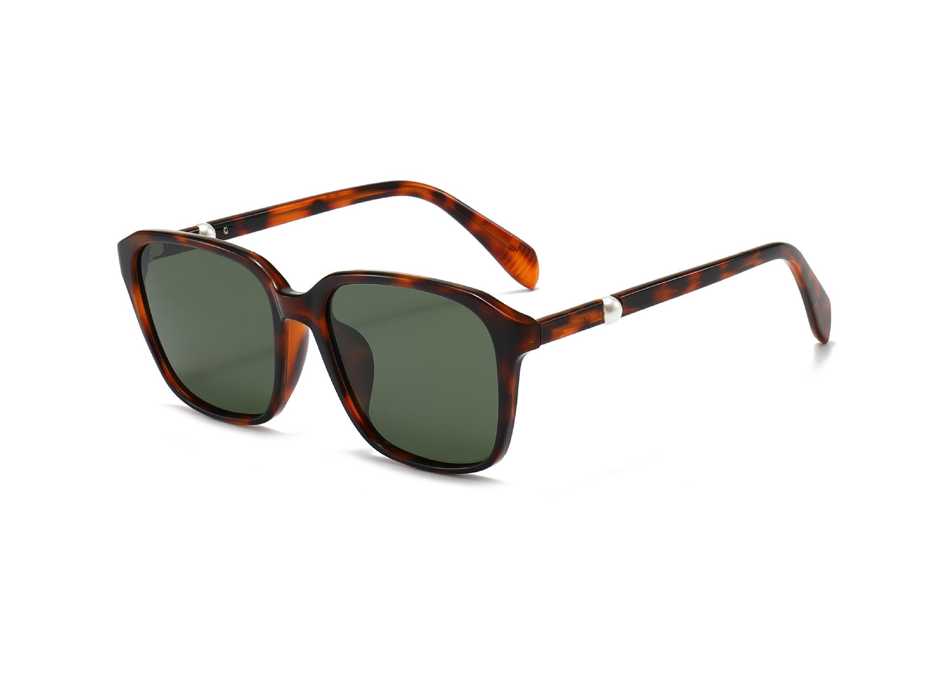 2026 Fashionable Women s Square Frame Polarized Sunglasses with Inlaid Pin Design
2026 Fashionable Women s Square Frame Polarized Sunglasses with Inlaid Pin Design